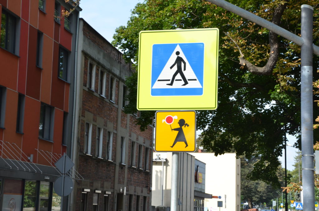 znaki drogowe przejście dla pieszych