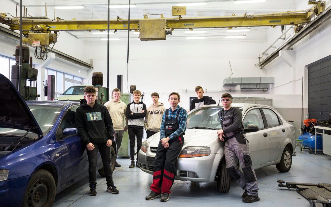 Warsztaty szkolne dodatkowo doposażone w sprzęt do nauki zawodu