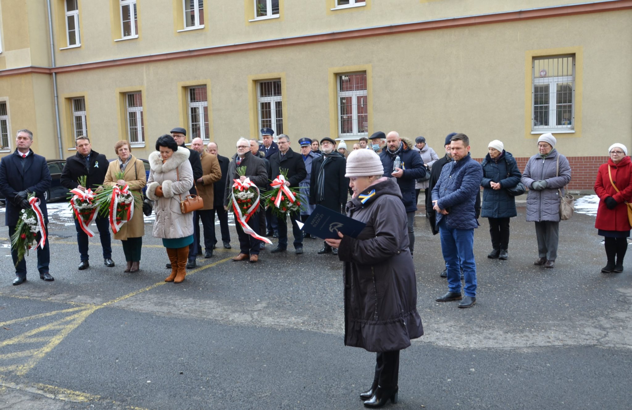 Przemowa Krystyny zatoń pod aresztem śledczym w tarnowskich Górach