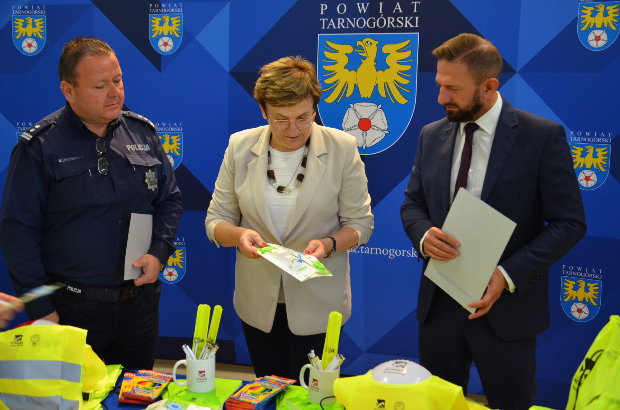 starosta Krytsyna KOsmla wraz z prezesem nitroerg sa Grzegorzem Sosna