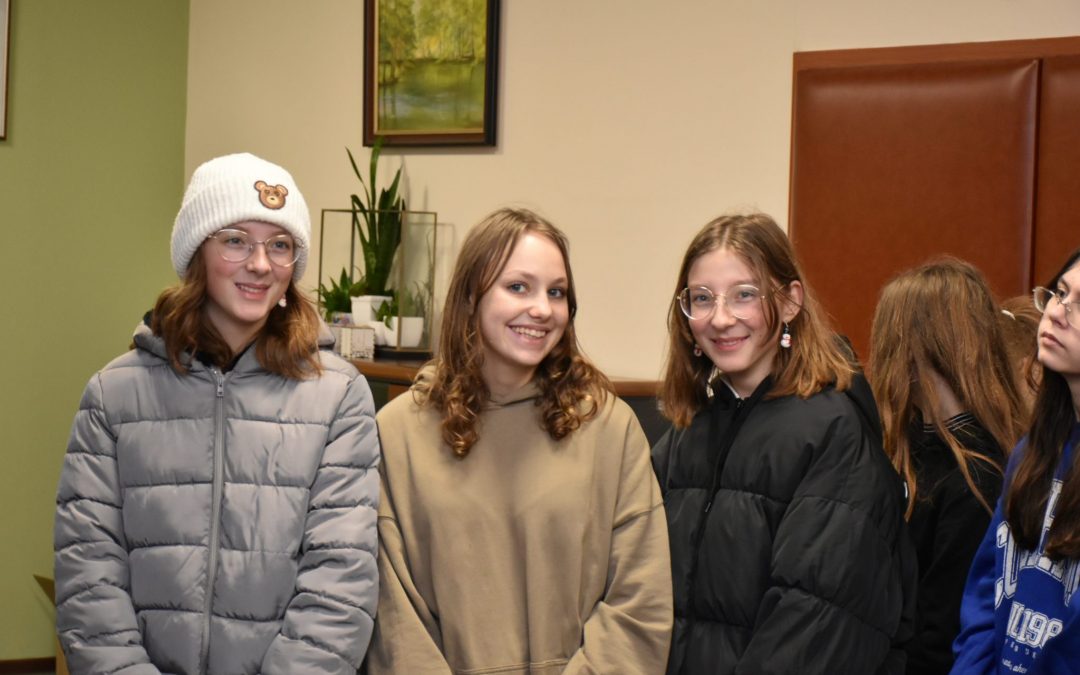8-klasiści z Rybnej w starostwie