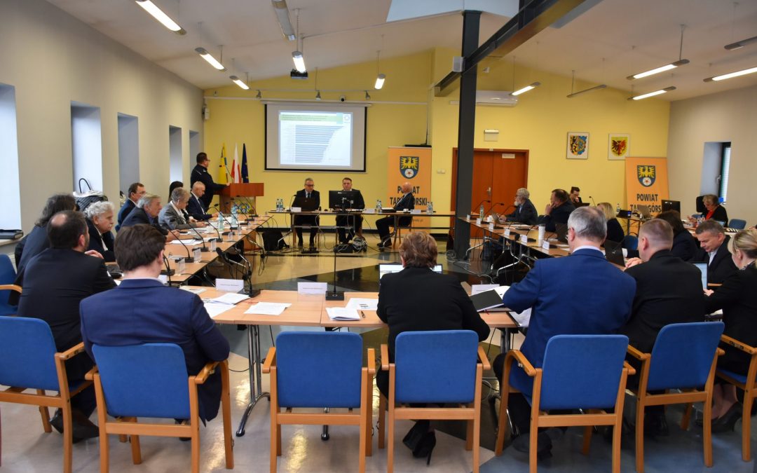 Trwa LII sesja Rady Powiatu Tarnogórskiego