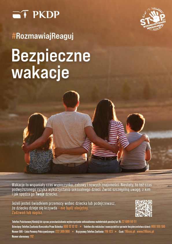 Plakat z napisem Bezpieczne wakacje. Grafika przedstawia 4 osoby, które siedzą na mostku, tyłem do obiektywu aparatu. W tle znajduje się zbiornik wodny. 