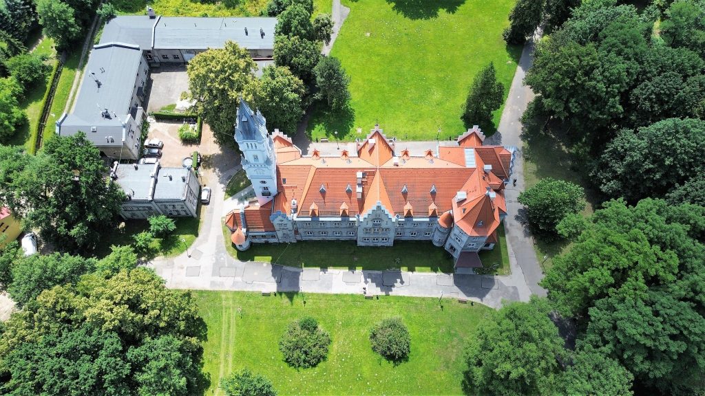 pałac w Nakle Śląskim widok z lotu ptaka