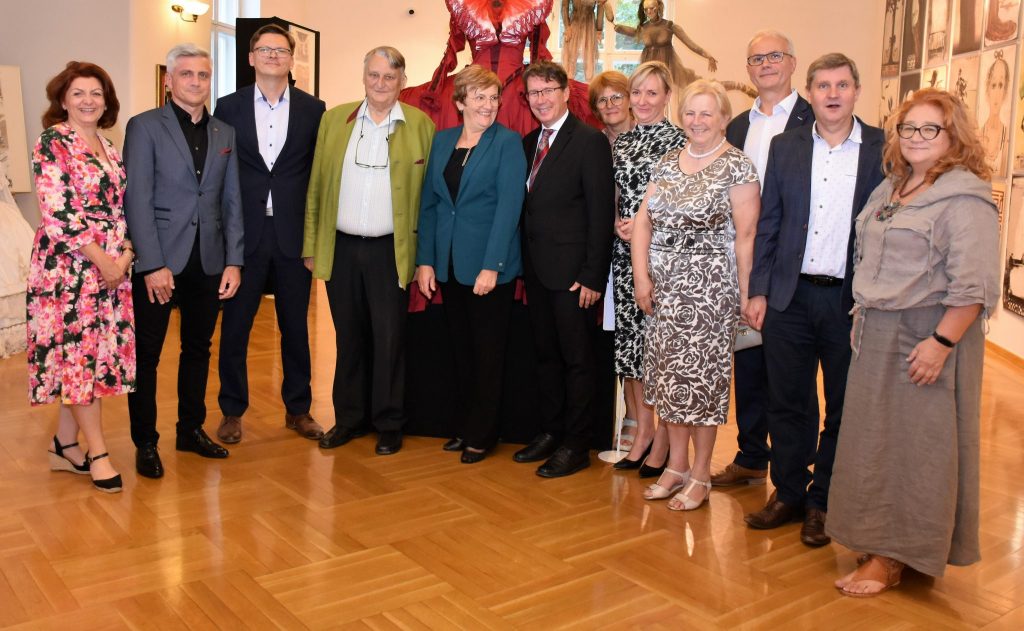 spotkanie delegacji z Niemiec z członkami zarządu powiatu w salach pałacu Donnersmarcków w Nakle Ślaskim