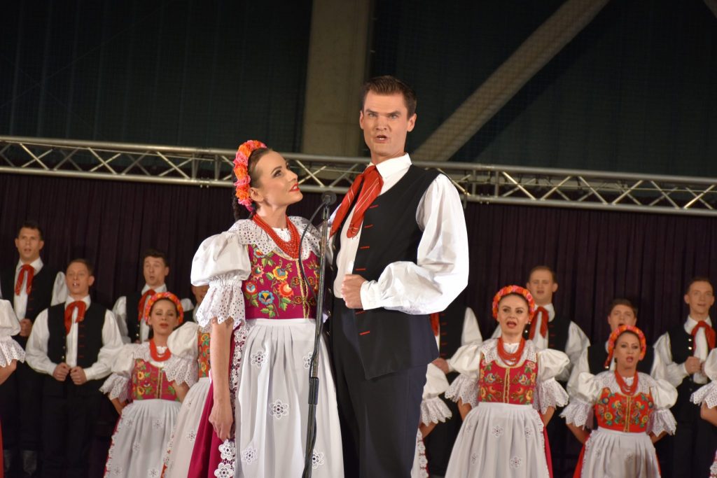 występ zespołu "Śląsk", na scenie tancerze