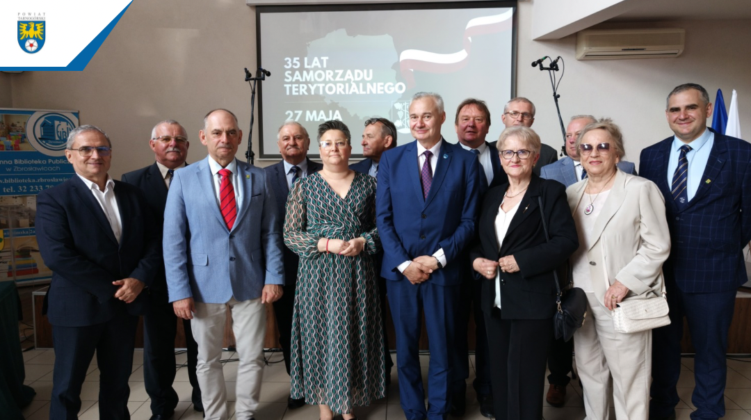 Starosta Tarnogórski Adam Chmiel na uroczystej sesji w Zbrosławicach z okazji 35-lecia Samorządu Terytorialnego w RP