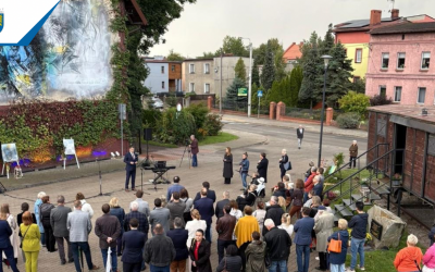 Mural Hołd ofiarom przemocy wojennej – uroczyste odsłonięcie muralu