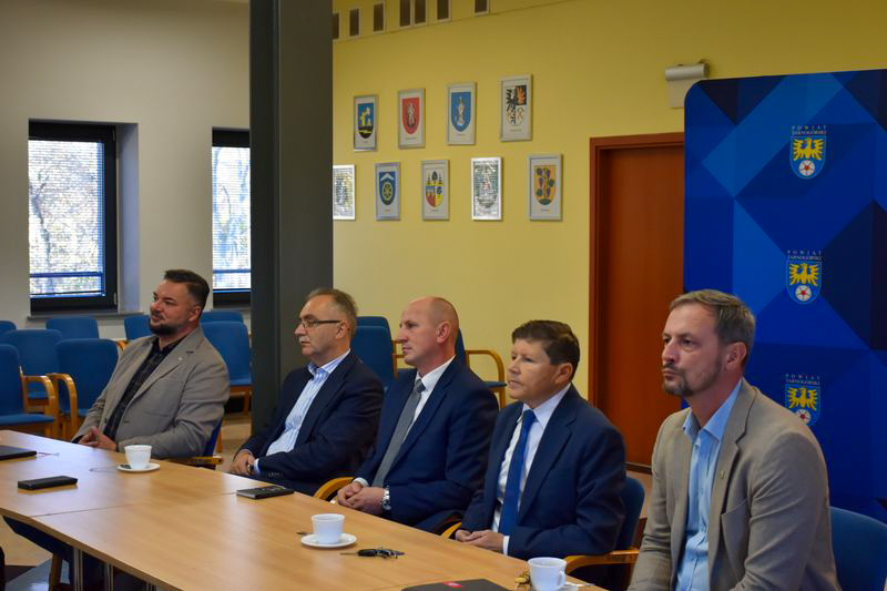 Starosta Tarnogórski wręczył powołania członkom nowej Powiatowej Rady Rynku Pracy 