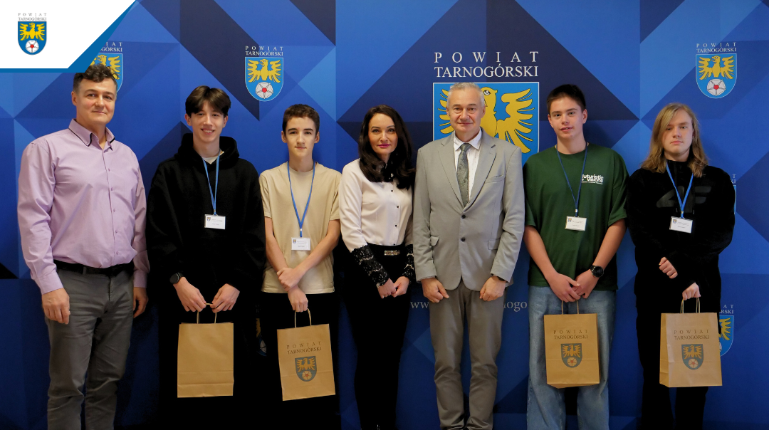 Młodzi informatycy zdobywają doświadczenie w Starostwie Powiatowym