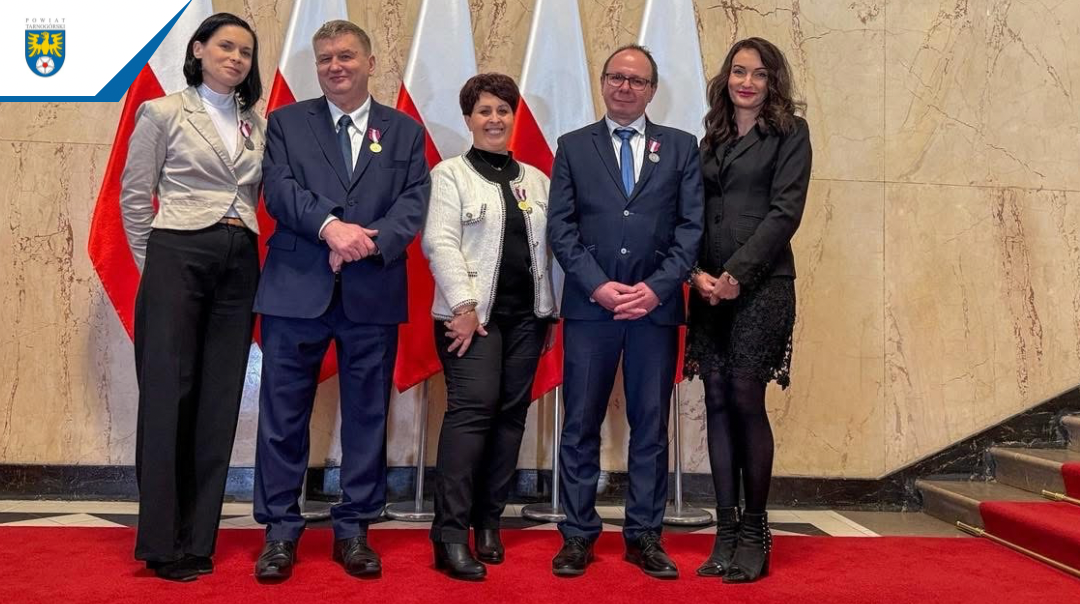 Pracownicy starostwa uhonorowani podczas uroczystości w Katowicach