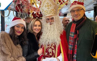 Mikołaj wylądował w Piekarach Śląskich i ruszył w świąteczną trasę