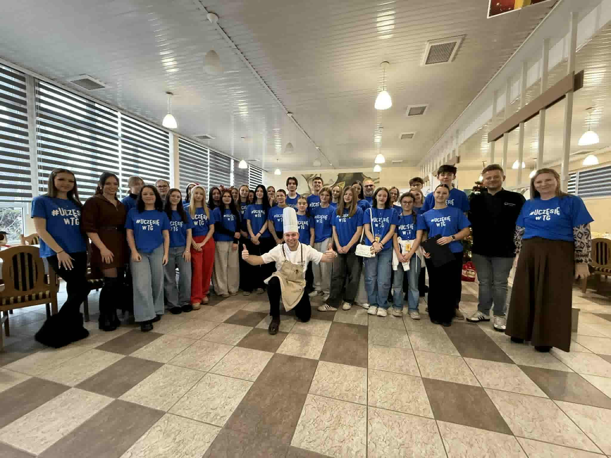 Słodki gest dobroci – pierniki wypiekane i ozdabiane przez uczniów z projektu #uczęsięwtg trafią na oddział pediatrii