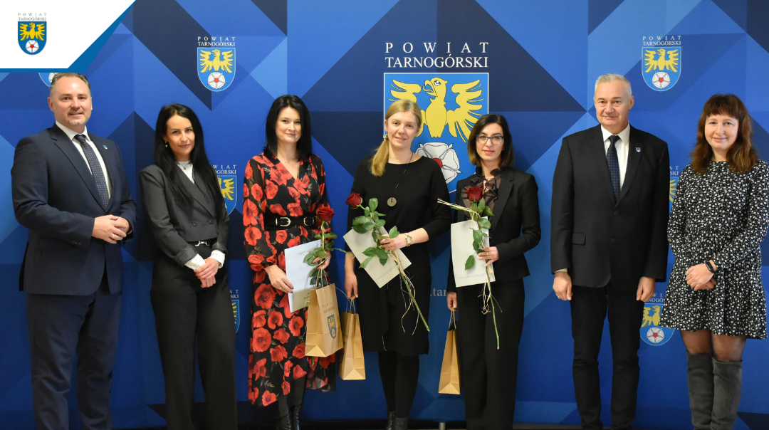 Gratulacje dla nauczycielek z powiatowych placówek oświatowych z okazji uzyskania stopnia nauczyciela dyplomowanego