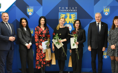 Gratulacje dla nauczycielek z powiatowych placówek oświatowych z okazji uzyskania stopnia nauczyciela dyplomowanego