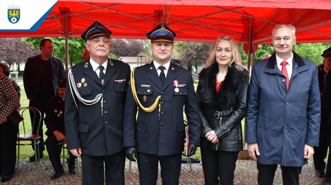 Nowy wóz ratowniczo-gaśniczy oficjalnie przekazany druhom OSP Tworóg