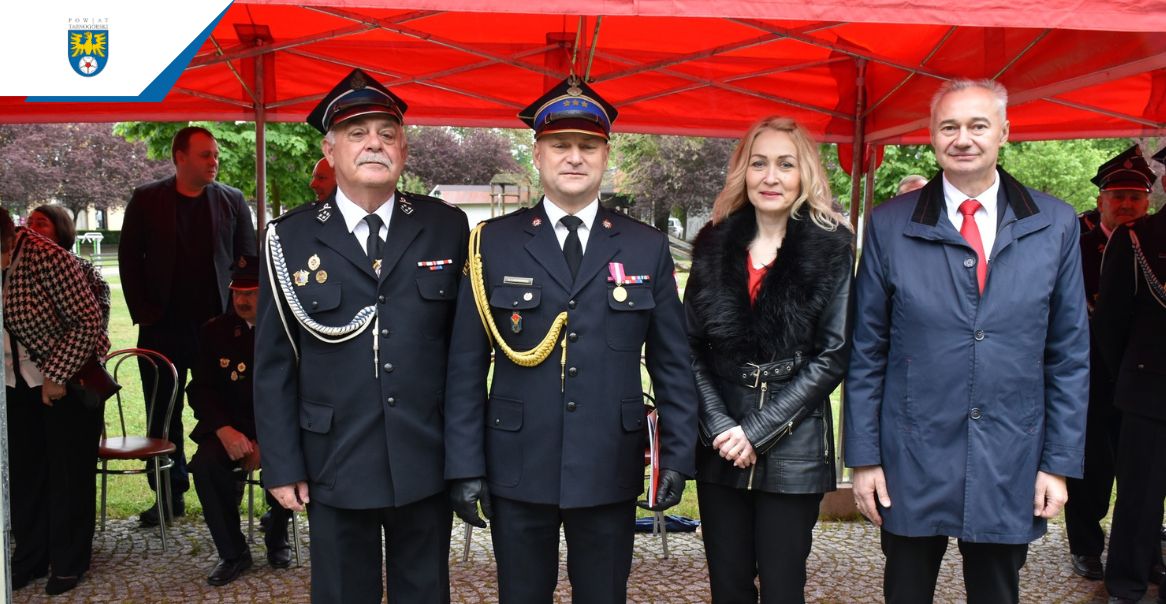 Nowy wóz ratowniczo-gaśniczy oficjalnie przekazany druhom OSP Tworóg
