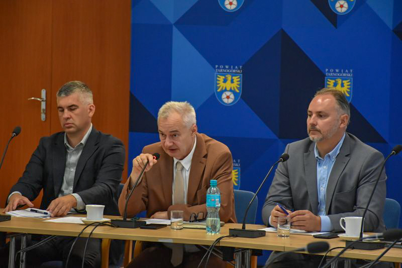 Bezpieczeństwo mieszkańców i letni wypoczynek tematami posiedzeń Komisji Bezpieczeństwa oraz Powiatowego Zespołu Zarządzania Kryzysowego