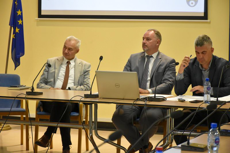 Posiedzenie Powiatowego Zespołu Zarządzania Kryzysowego. Podsumowanie wakacji i stan syren alarmowych