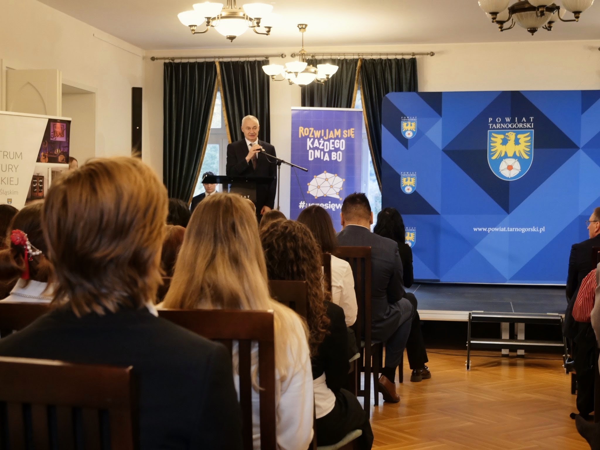 Powiatowy Dzień Edukacji Narodowej w Nakle Śląskim – święto tych, którzy kształtują przyszłość