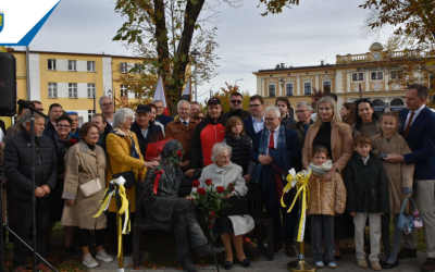 Uroczyste odsłonięcie ławeczki prof. Mariana Zembali w Tarnowskich Górach